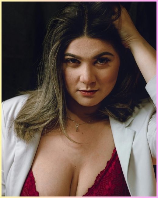 Big Boobs Escort Girl